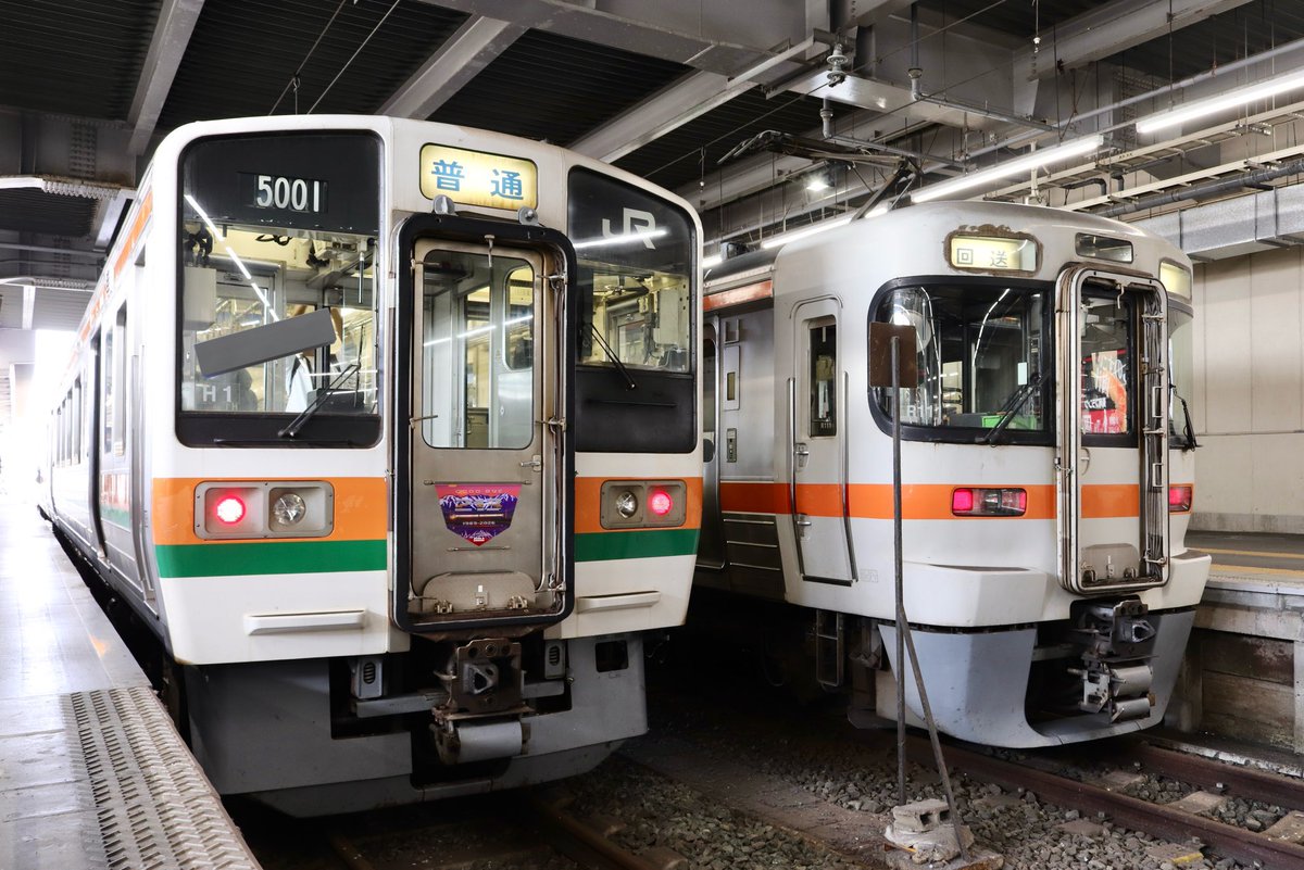 引退装飾の数々。 特に豊橋方のヘッドマークが素敵で、さり気なく水鏡