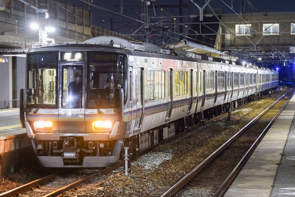 個人的に223系は新快速の種別が一番似合うと思います。 #223系の日