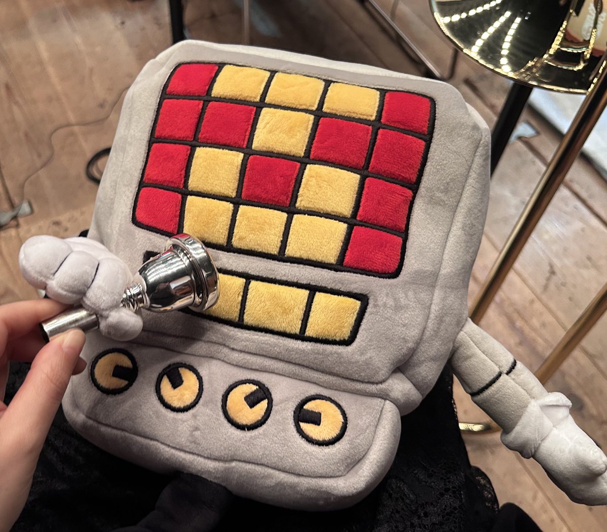 メタトンと共に向かった広島…！
熱いコンサートに参加させていただきました🔥

Fangamer京都でゲットしたのですがマイクが取り外し可能で汎用性たかい🎤
#UNDERTALE10周年コンサート