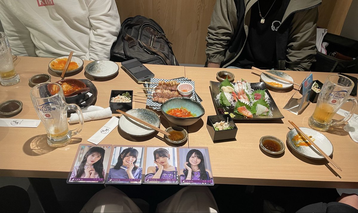 y2_1113's tweet photo. 滅多に合えない人たちと打ち上げだぁ🍺

#乃木坂46
#Myrespect
#CouplingCollection https://t.co/tHhyGkYylK