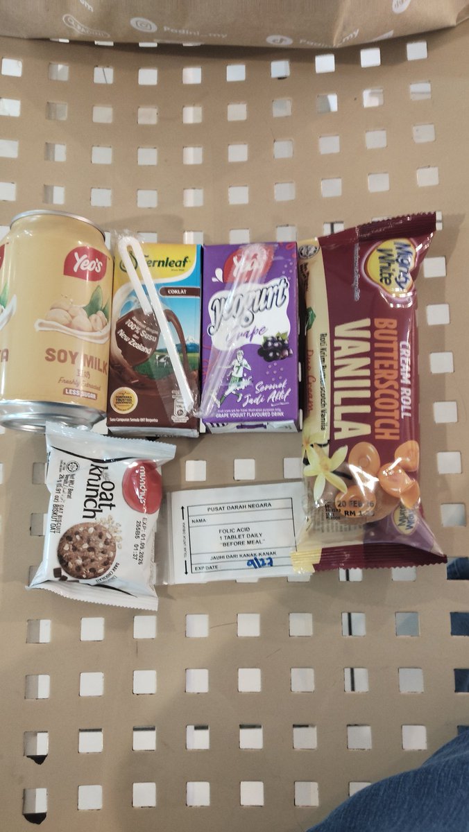 missmirmokitty's tweet photo. @unicornsistic @meinmokhtar Goodies derma darah ritu 😁 https://t.co/wvT6KTrHCf