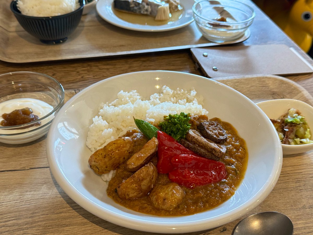 #しんたのごはん屋

切り裂きバーバーご飯屋さんしてた