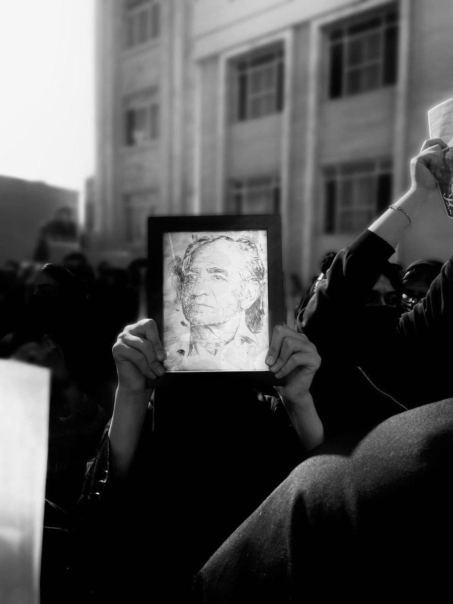 یکم از زیبایی دانشگاه فردوس ببینیم ..
جاوید شاه

#IranMassacre 
#KingRezaPahlavi
#StudentsRights