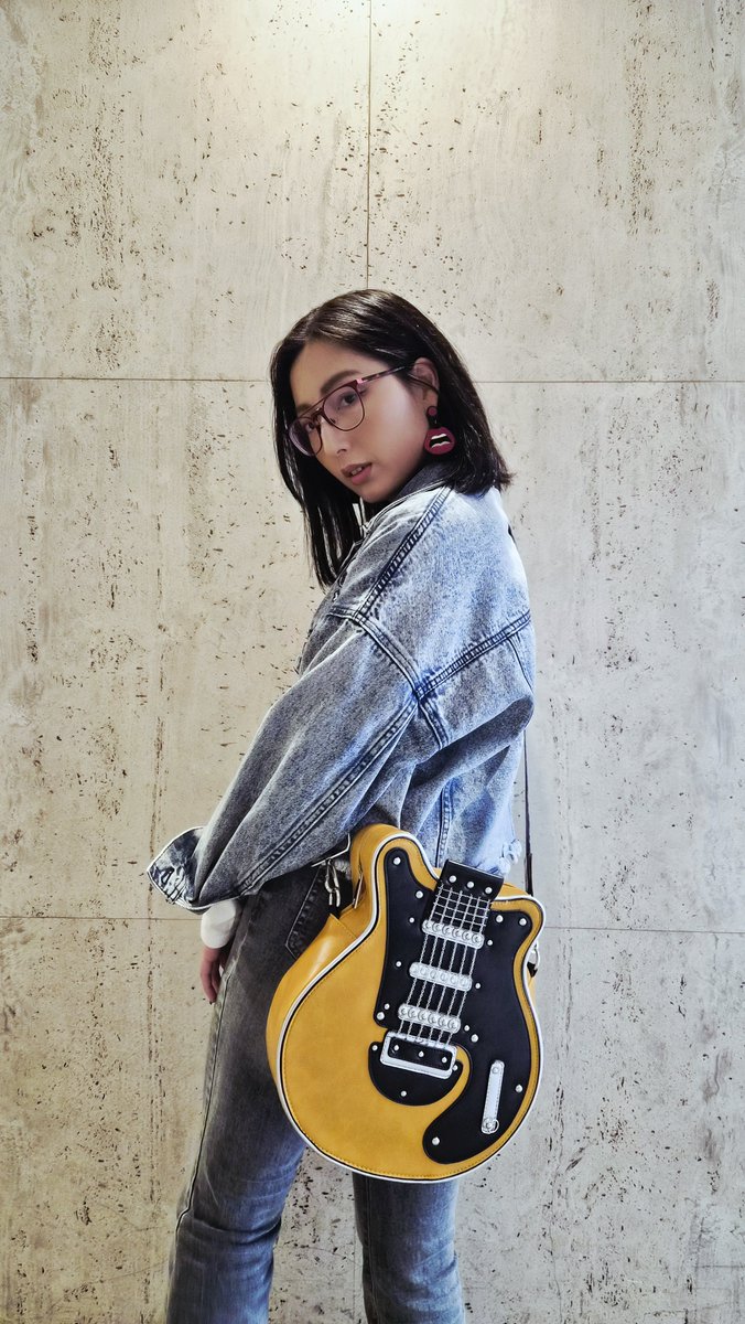 iwasayaka's tweet image. EYEWEAR FASHION

カジュアルデニム🎸✨

👓 AXEL.S
👟NIKE
👖GRL

 #FASHION
 #EYEWEAR  
 #メガネ女子
 #眼鏡伝道師
 #guitar
 #ファッション
 #コーディネート
