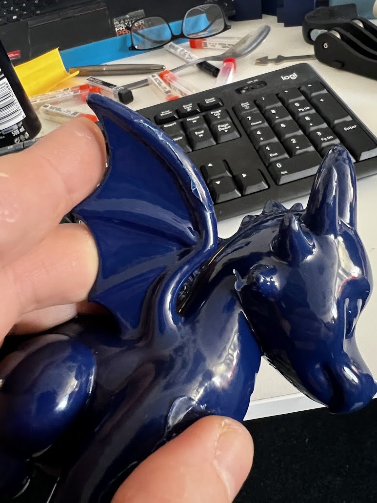 Medvjed's tweet photo. You've probably heard about chemical smoothing of 3D printed surfaces. But have you seen it? #PRUSAMENTASA #SAPHIREBLUE #PRUSACOREOne & some acetone :) https://t.co/B0TgmIhM45