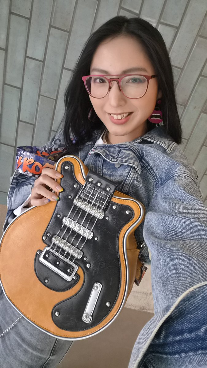 iwasayaka's tweet image. EYEWEAR FASHION

カジュアルデニム🎸✨

👓 AXEL.S
👟NIKE
👖GRL

 #FASHION
 #EYEWEAR  
 #メガネ女子
 #眼鏡伝道師
 #guitar
 #ファッション
 #コーディネート