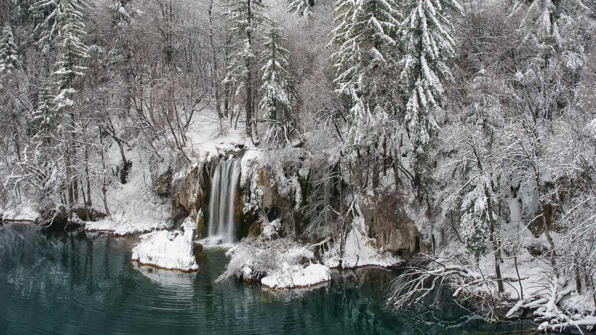 Plitvice Lakes National Park tweet media