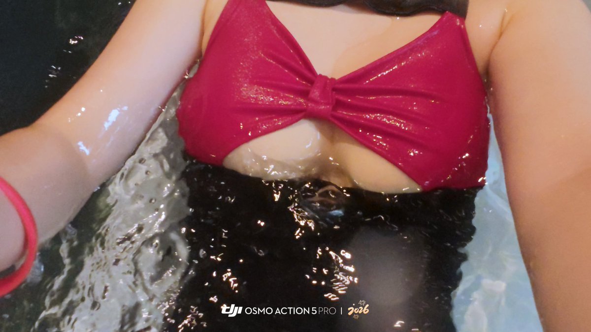 Kele_lER's tweet photo. 在水里奶子都变小了 https://t.co/KtXMKChL7r