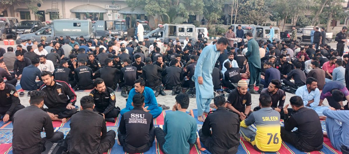 ایس ایس یو ہیڈکوارٹرز میں افطار کے روح پرور اور پُرمسرت مناظر، جہاں باہمی یگانگت، اخوت اور بھائی چارے کی خوبصورت جھلک نمایاں✨

#SSU | #Ramadan