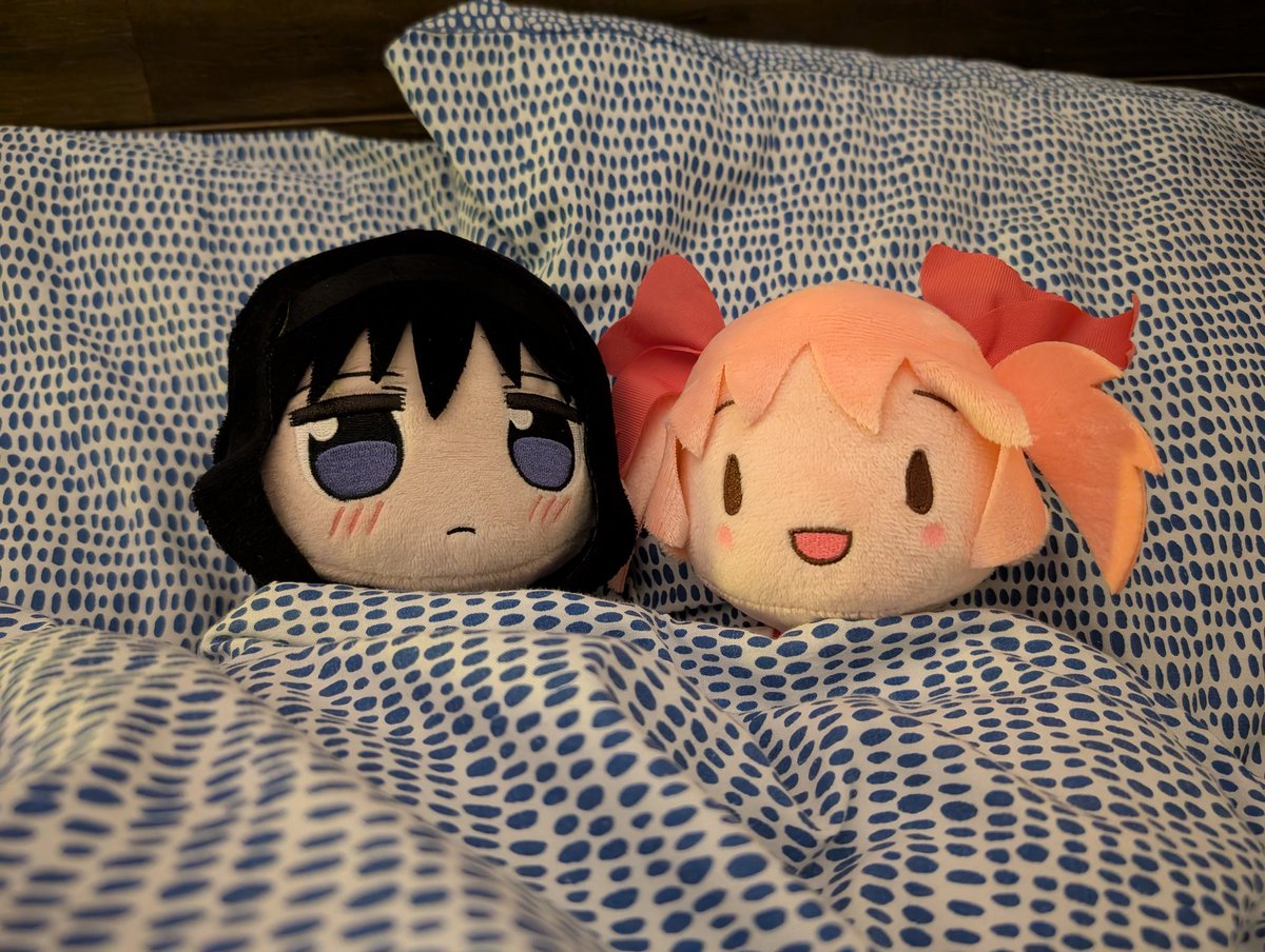 Ghosty101010's tweet photo. They're sleeping together https://t.co/28zJbyZC7V
