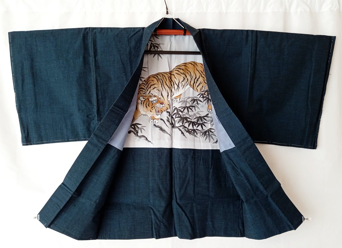 JawanekoShop's tweet image. Midnight Blue Tsumugi Haori: Vintage Japanese Silk Kimono Jacket – Hand Painted Tiger &amp;amp; Bamboo – Size L etsy.me/4l9SBwt #kimono #jacket #menswear #giftforhim #etsyvintage #etsyshop #epiconetsy #shopsmall #supportsmallbusiness