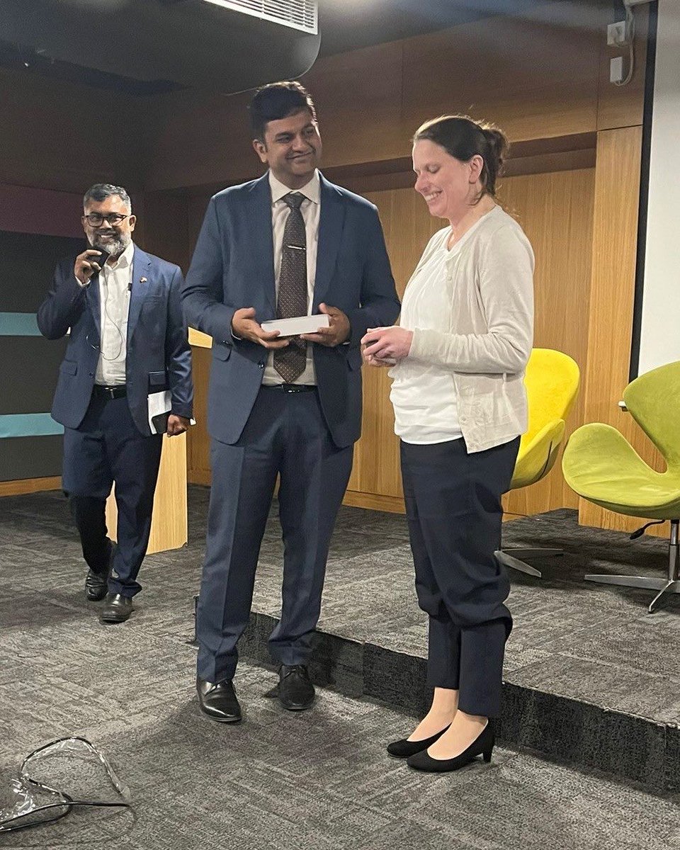 Wirtschaftsbehörde tweet media