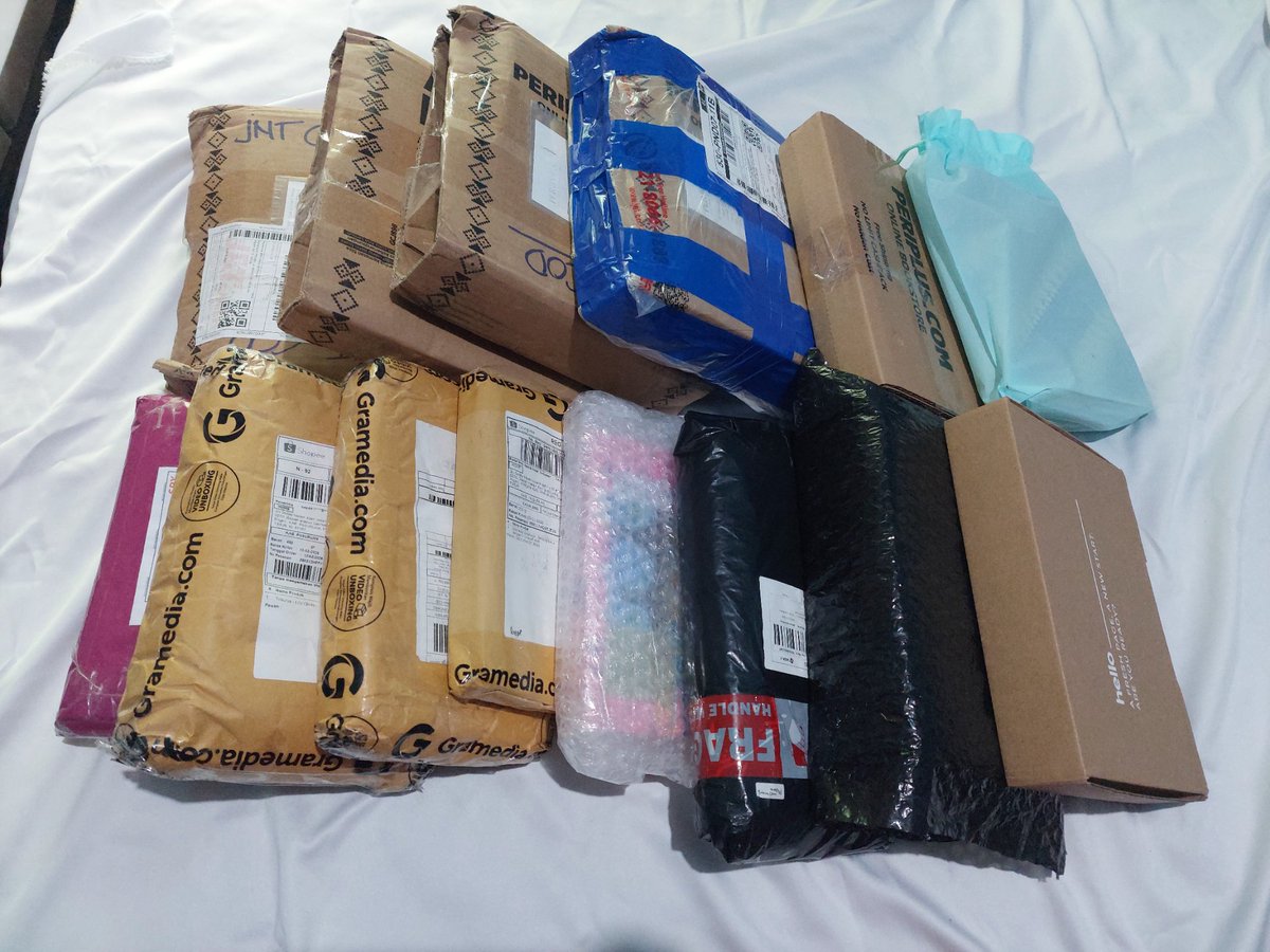 Salah satu alasan kenapa mau menata ulang rak buku: