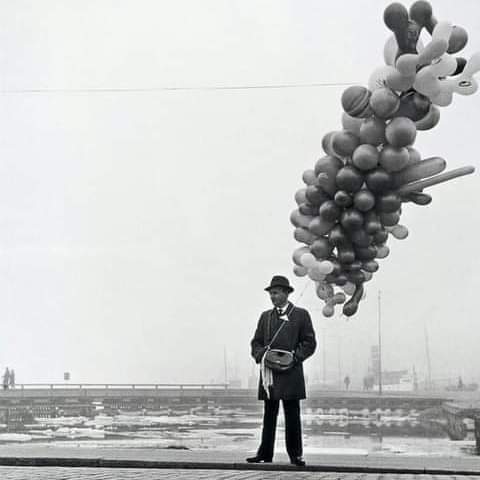 "La fe es la fuerza de la vida. Si el hombre vive es porque cree en algo".
León Tolstói 
📷Lennart Olson