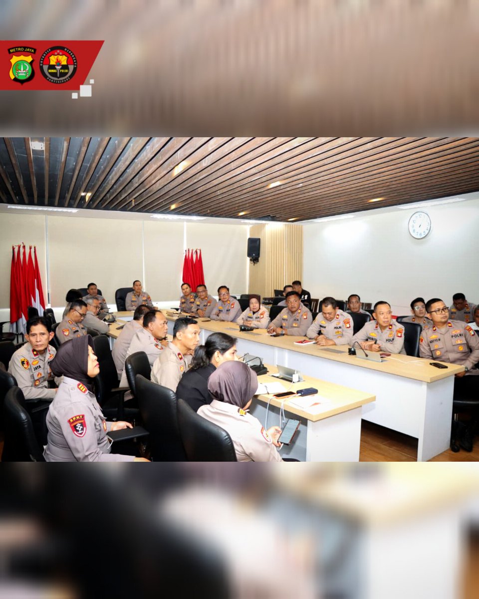 Polres Metro Tangerang Kota mengikuti kegiatan Vicon Arahan Wakapolri terkait Situasi Kamtibmas Terkini yang dilaksanakan secara virtual, bertempat di Ruang Rapat Utama (Rupatama) Lantai 6 Polres Metro Tangerang Kota. Senin, 23/2/2026.