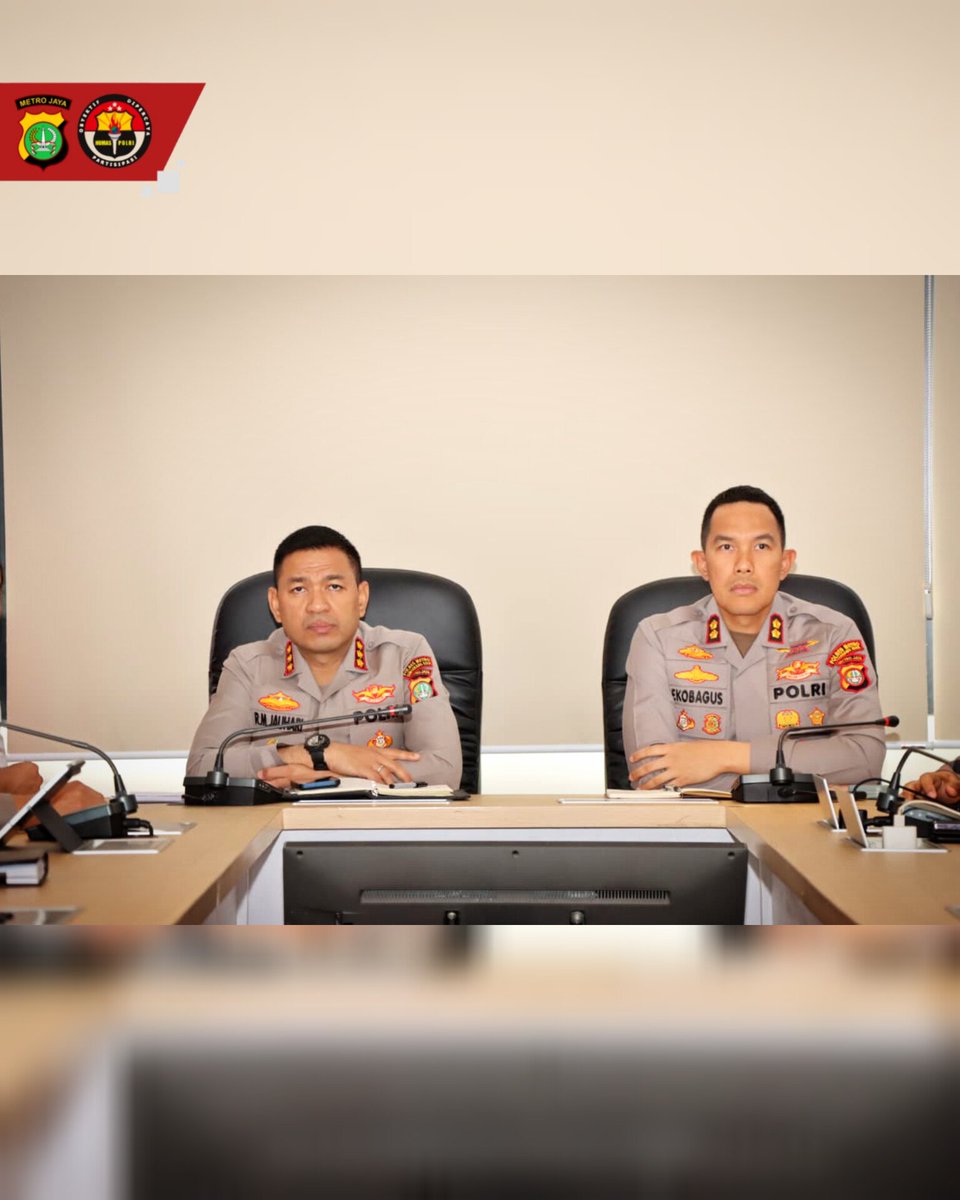 Polres Metro Tangerang Kota mengikuti kegiatan Vicon Arahan Kapolda yang dilaksanakan secara virtual bertempat di Ruang Rapat Utama (Rupatama) Lantai 6 Polres Metro Tangerang Kota. Senin, 23/2/2026.
