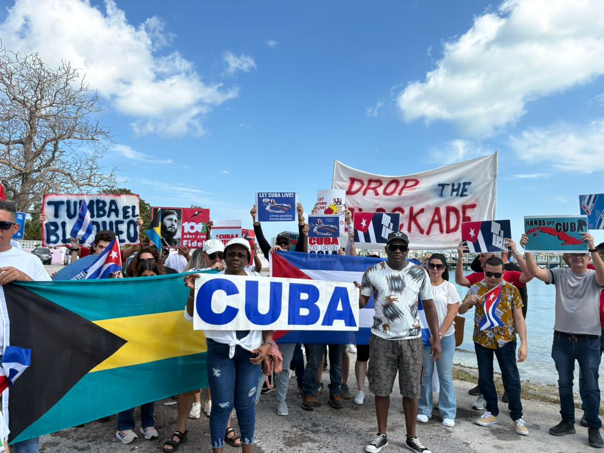 BrunoRguezP's tweet photo. Agradecemos a nuestros compatriotas en el exterior y amigos de la solidaridad, que este fin de semana reclamaron el fin del bloqueo estadounidense en diversas ciudades del mundo.

En momentos en que el gobierno de EEUU busca cortar la entrada de combustible a Cuba, acciones como estas demuestran que #CubaNoEstáSola.

Apreciamos el respaldo público, los pronunciamientos y el envío de donaciones que contribuyen a aliviar en nuestro pueblo el impacto humanitario de esta política criminal.
 
#TumbaElBloqueo
#JuntosXCuba