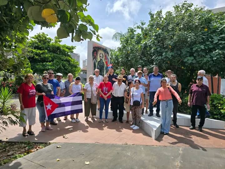 Agradecemos a nuestros compatriotas en el exterior y amigos de la solidaridad, que este fin de semana reclamaron el fin del bloqueo estadounidense en diversas ciudades del mundo.

En momentos en que el gobierno de EEUU busca cortar la entrada de combustible a Cuba, acciones como