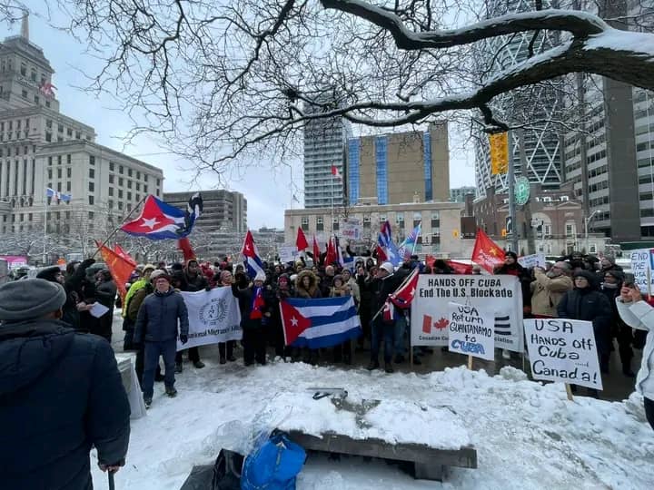BrunoRguezP's tweet photo. Agradecemos a nuestros compatriotas en el exterior y amigos de la solidaridad, que este fin de semana reclamaron el fin del bloqueo estadounidense en diversas ciudades del mundo.

En momentos en que el gobierno de EEUU busca cortar la entrada de combustible a Cuba, acciones como estas demuestran que #CubaNoEstáSola.

Apreciamos el respaldo público, los pronunciamientos y el envío de donaciones que contribuyen a aliviar en nuestro pueblo el impacto humanitario de esta política criminal.
 
#TumbaElBloqueo
#JuntosXCuba