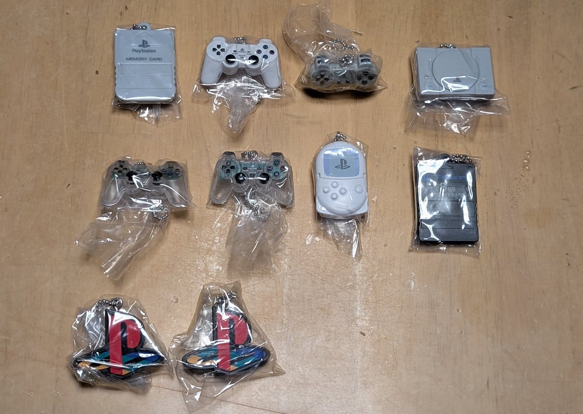 PlayStation ミニチャーム付きビスケット 10個開封した結果こうなり