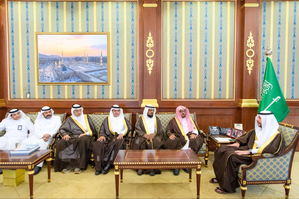 سمو نائب أمير منطقة #المدينة_المنورة #سعود_بن_نهار يستقبل مدير عام التعليم بالمنطقة ناصر العبدالكريم، ويطّلع على سير العملية التعليمية وأبرز المبادرات التطويرية، بما يواكب مستهدفات رؤية السعودية 2030 .