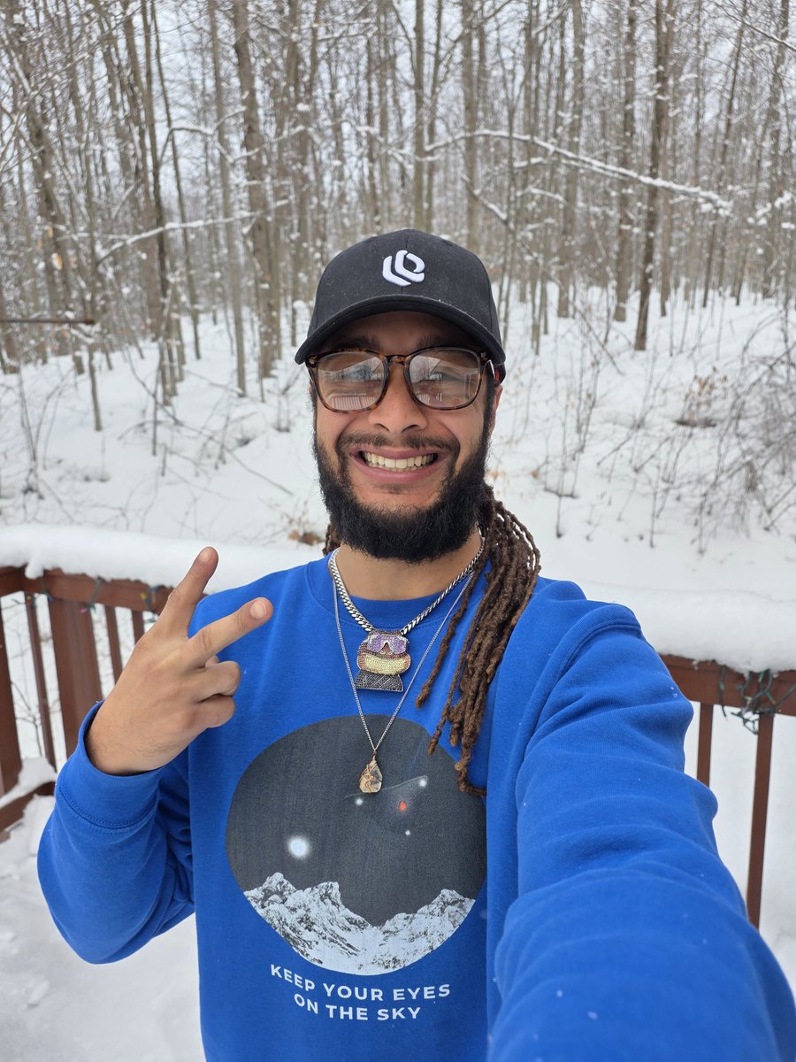 James (Posted) 🛸 tweet media