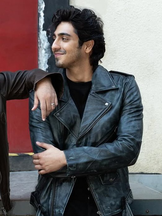 IS THIS GONNA BE HIS LOOK IN THE MOVIE ??? AAAHHHHHHHHHHHHHHH
