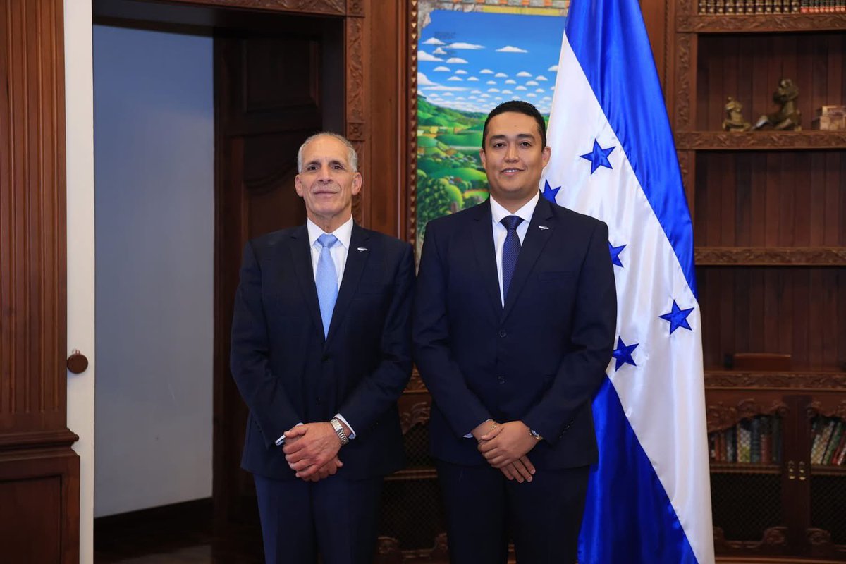 Con gran responsabilidad y humildad, aceptamos la confianza depositada por nuestro presidente <a href="/TitoAsfuraPHN/">Nasry J. Asfura Z.</a> , para estar al frente como Subdirector del Sistema Nacional de Emergencia 911.

#HondurasVamosAEstarBien