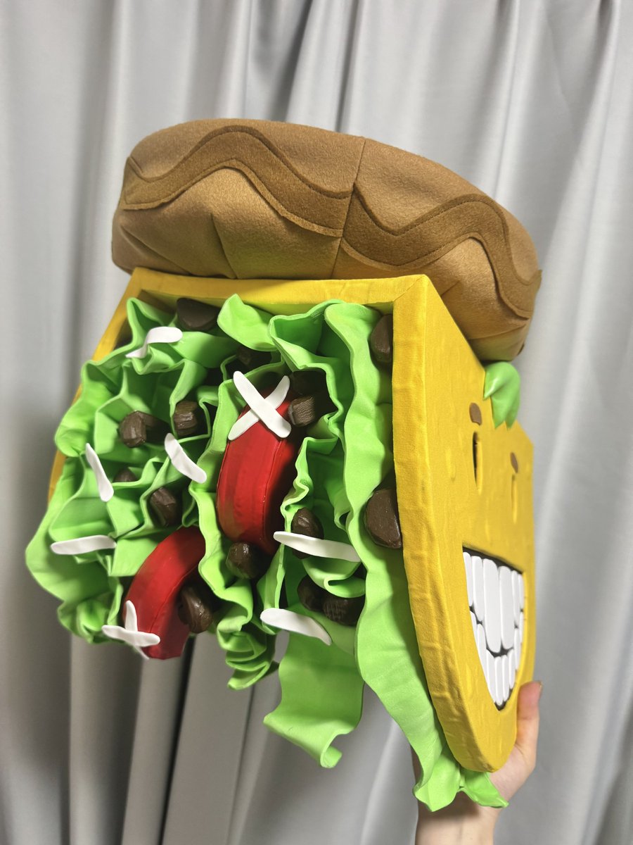 yui_s_yui's tweet photo. 3週間弱ずっと🌮を同じ物を2つ作ってたので、だいぶ良出来だと本人的にも思うので見て〜❗️
途中で野菜と肉を作る農業化してた！笑
帽子もダーツ地獄でなんとかなった🤔
久々に造形やったの楽しかった🙌🏻🙌🏻🙌🏻

1.2枚目📷:香夜 https://t.co/QLwkGPD9iE
