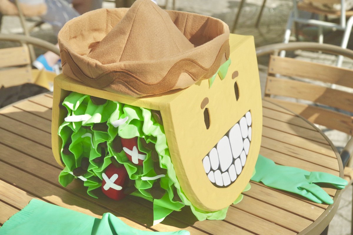 yui_s_yui's tweet photo. 3週間弱ずっと🌮を同じ物を2つ作ってたので、だいぶ良出来だと本人的にも思うので見て〜❗️
途中で野菜と肉を作る農業化してた！笑
帽子もダーツ地獄でなんとかなった🤔
久々に造形やったの楽しかった🙌🏻🙌🏻🙌🏻

1.2枚目📷:香夜 https://t.co/QLwkGPD9iE