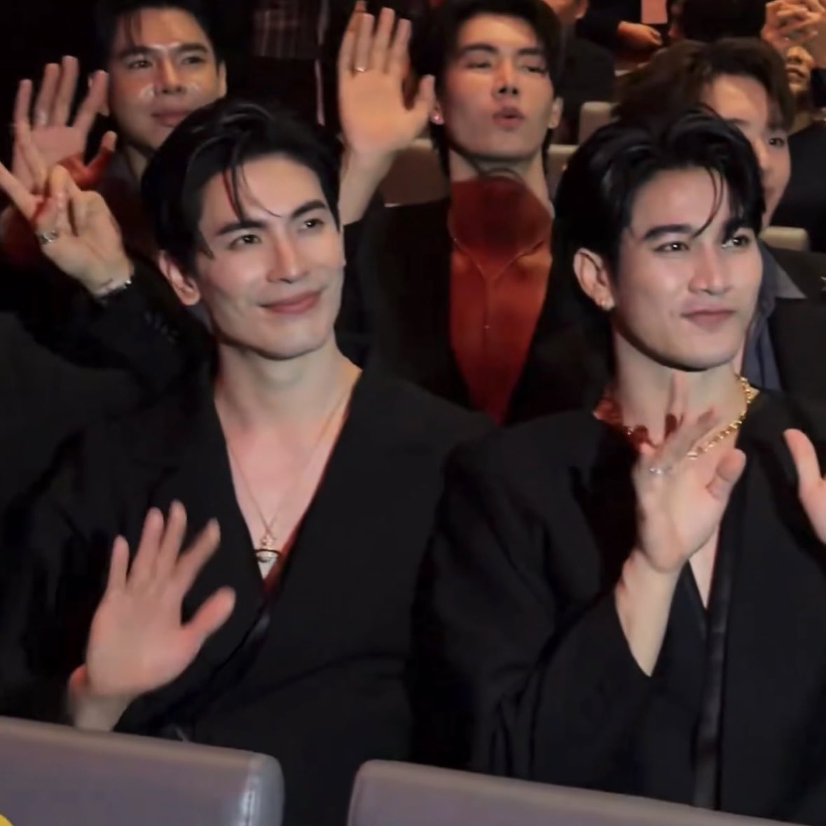 เขินว่ะเขินอะไรไม่รู้แต่เขิน