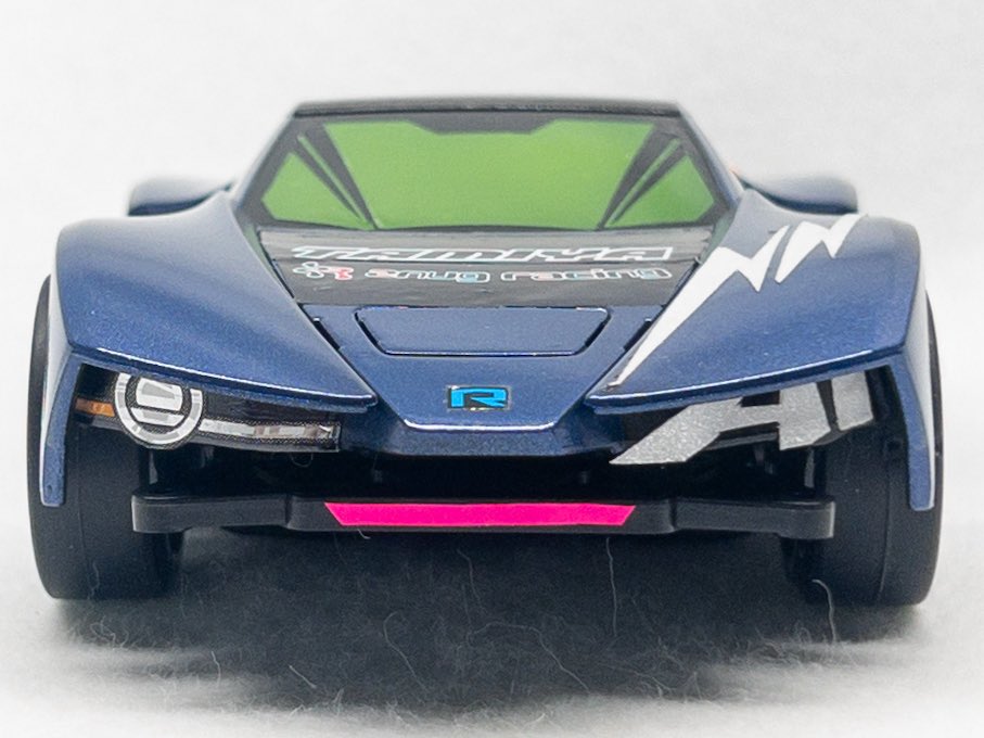 #ライザンコンデレ 
#リバリー部門  

作品名：NEON CITY

街乗りスポーツカーをイメージし、カーボン風塗装のルーフや蛍光色で装飾しました
半分はプレーンな良さを、
もう半分にはRAIZZANの名前を散りばめてみました٩( ᐛ )و