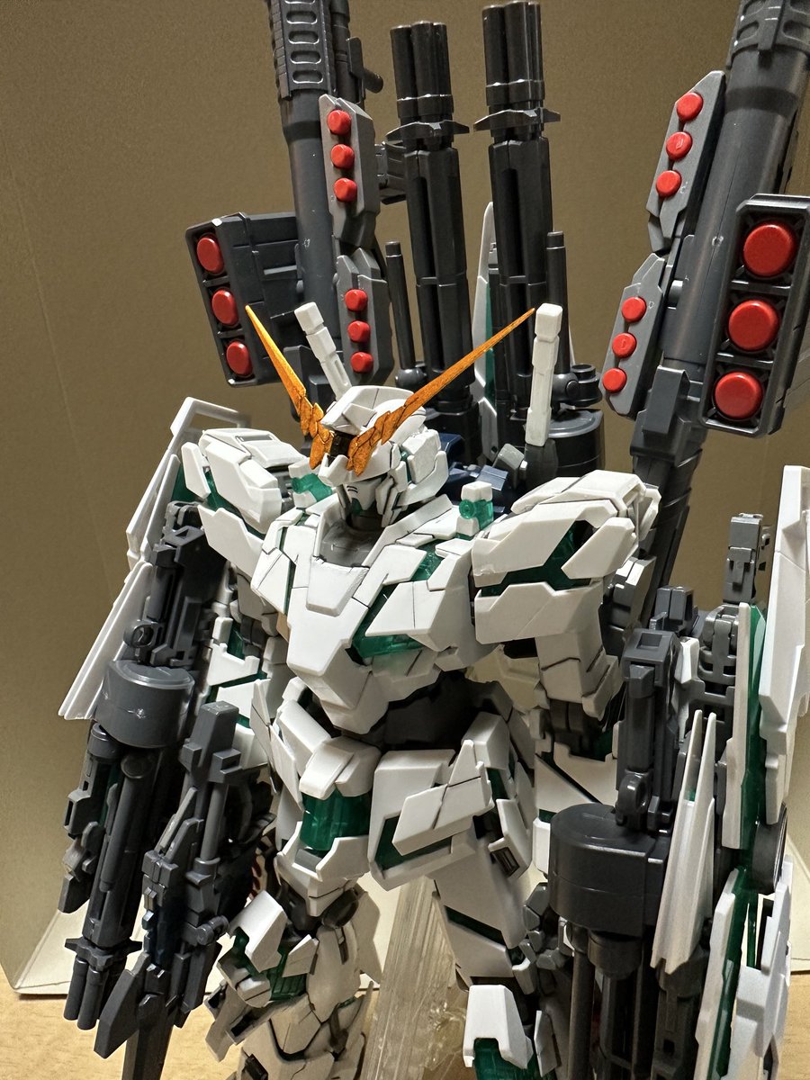 20cbkoj's tweet photo. 本体だけ組んで放置してたフルアーマーユニコーンガンダム ver.Kaを何年かぶりに
武器類の仕上げは手抜き
ちょっと足長すぎじゃない？
でもカッケェからよき https://t.co/OmN7B9pUlT
