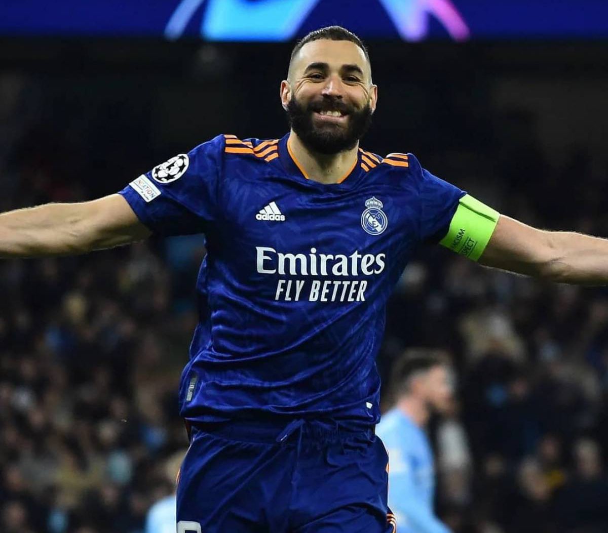 - Entraba al área como buen delantero.
- Se asociaba fuera del área como un 10.
- Sabía rematar de cabeza.
- Aparecía en los momentos importantes.
- Solo renovó 3 veces en 14 años.
- Hacia mejorar al sus compañeros.

No habrá otro igual.