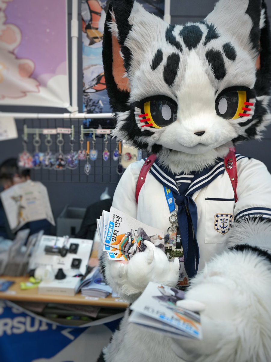 CheeseCat_fur's tweet photo. 在FurryJoa2026展会中，我们与万物通行共同运营了通信销售摊位！

衷心感谢@ww_pass 对韩国兽聚的关注，以及感谢负责展位运营的@Seres_Frosty 先生。衷心祝愿万物通行未来蒸蒸日上，期待在韩国能结识更多万物通行大��庭的��员！🔥
#FurryJoa #起司猫 https://t.co/OCCftndO7G