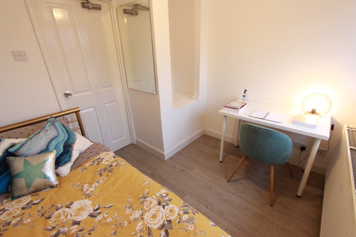 LettingsofLDN's tweet photo. ROOM to RENT. HATFIELD AL10. Welwyn Garden City AL7
Ideal for a single person. AVAILABLE NOW 
#hatfield #al10 #al7 #hmo #room #unis

https://t.co/YWS2qhrWwg

02032955000 Call
07956522481 Whatsapp/message https://t.co/18T3GHSWOh