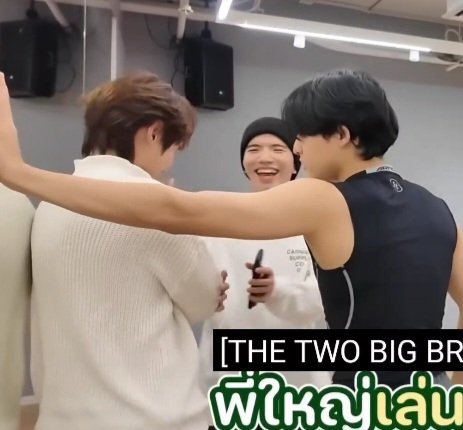 desiimj's tweet image. Barcode and nut 👀