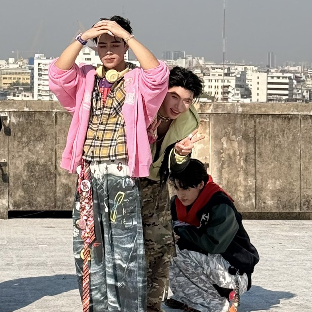 เมื่อเราเป็นน้องคนเล็ก แต่พี่ๆยังเล็กอยู่มาก

#BadBoyNoDoCLO_VER #20aungpao