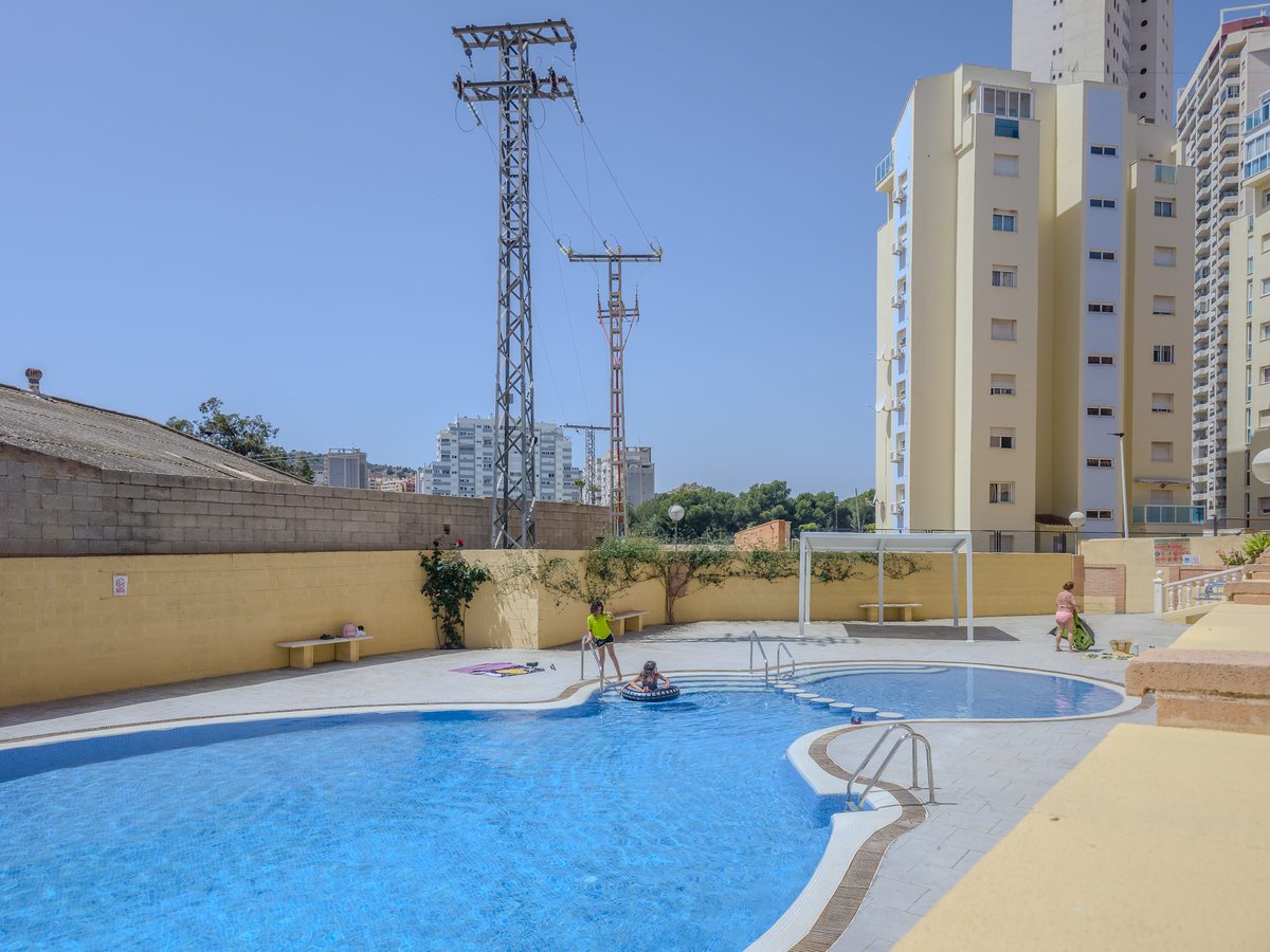 BroklaRealty's tweet photo. Investor Alert 🚨: 4-bedroom capacity in La Cala Villajoyosa for 184,000€.

📍 Edificio Costablanca 
🛠️ Value-add potential (Space for 2nd bath) 
🛋️ Fully furnished / Immediate occupancy 
https://t.co/wBg9A52ZHY

#Villajoyosa #PropertyInvestment #CostaBlanca #RealEstate2026 https://t.co/PIpBFQ0Bfz