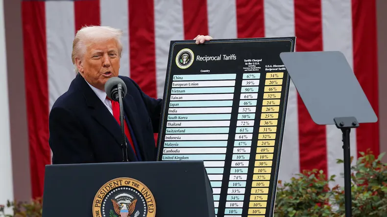 📌Gremios chilenos evalúan impactos del fallo de EE.UU. sobre aranceles de Trump.

✅SalmonChile, Corma y Frutas de Chile reaccionan con cautela y esperan análisis técnico para entender efectos del fallo en sus sectores exportadores. 👉tinyurl.com/yyjh2yxc