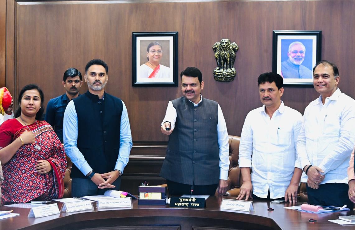 मुख्यमंत्री देवेंद्र फडणवीस यांनी आज विधान भवन, मुंबई येथे आयुष्मान भारत प्रधानमंत्री जन आरोग्य योजना व महात्मा ज्योतिराव फुले जनआरोग्य योजनेअंतर्गत राज्यातील 4537 अंगीकृत रुग्णालयांमध्ये 2399 मोफत उपचारांचा शुभारंभ (ऑनलाईन) केला. यावेळी मुख्यमंत्री यांच्या हस्ते TMS 2.0 या