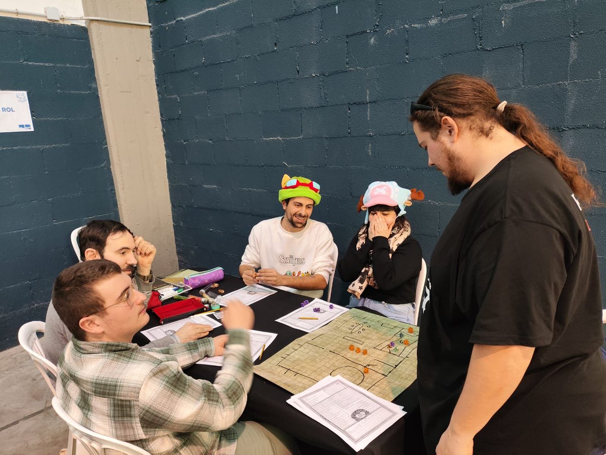 Rol ad Lvdicrvm tweet media