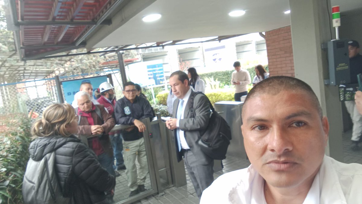 No permite la empresa <a href="/Alpina/">Alpina</a> el ingreso de los funcionarios del <a href="/MintrabajoCol/">MinTrabajo</a> a la planta de Sopó para hacer la inspección pertinente frente a denuncias hechas por los trabajadores. Es ilegal que Alpina se niegue. Exigimos desde <a href="/cutcolombia/">Central Unitaria de Trabajadores</a> se permita su ingreso.