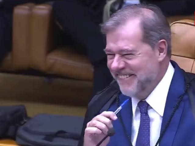 general_bento's tweet photo. @VEJA Essa piada foi boa! https://t.co/CMGW5hZTo7