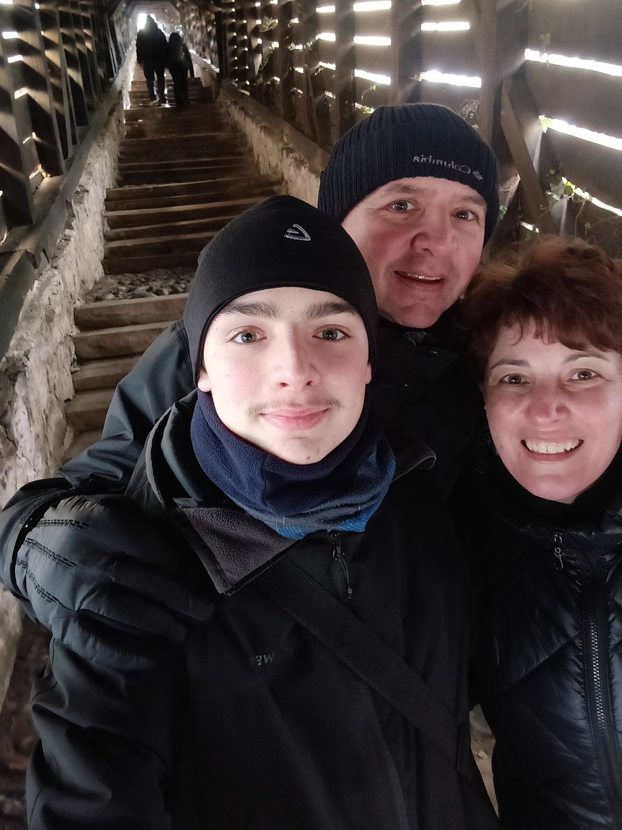 BotondBalassi's tweet image. Segesvár történelmi központja. 🏰✨
Színes házak, macskaköves utcák és igazi középkori hangulat. Nem véletlen, hogy az UNESCO világörökségi listáján is szerepel. Egy hely, ahol a történelem életre kel.

#Segesvár 
#SegesváriVár 
#Várnegyed 
#TörténelmiKözpont
#UNESCOVilágörökség