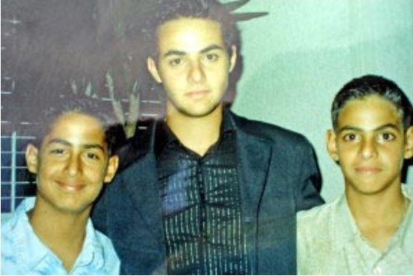 Un día como hoy del 2006 fueron secuestrados 3 hmnos Faddoul y su chofer.

Tras 40 días de cautiverio, el 4 de abril, los cuerpos de las 4 víctimas fueron hallados, en San Antonio de Yare, Valles del Tuy. Presentaban signos de tortura y heridas de escopeta en la cabeza.