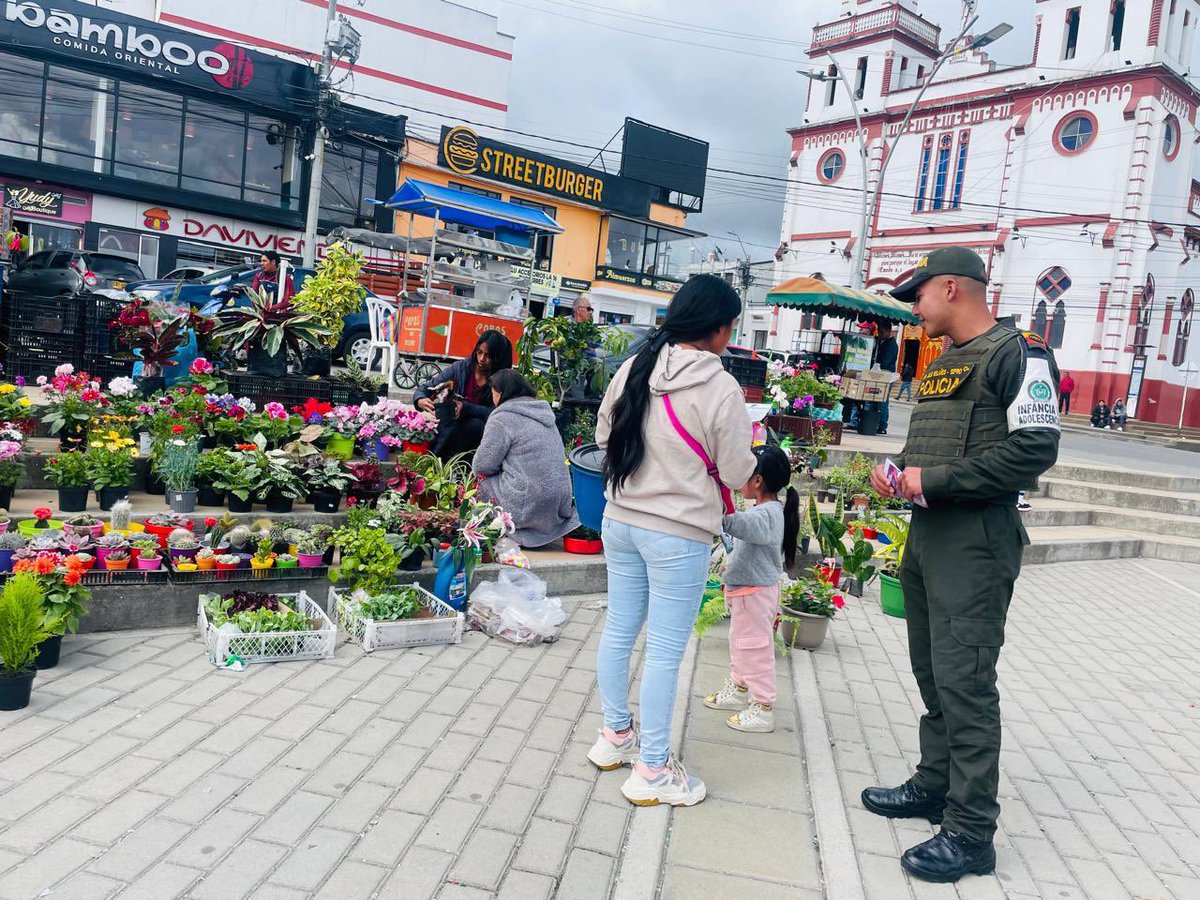 ProteccionPonal's tweet photo. En Túquerres promovemos entornos seguros para las mujeres.
Charlas y entrega de volantes para dar a conocer la línea 155 y la Patrulla PAÍS🫡. https://t.co/rqLqtgAH3r