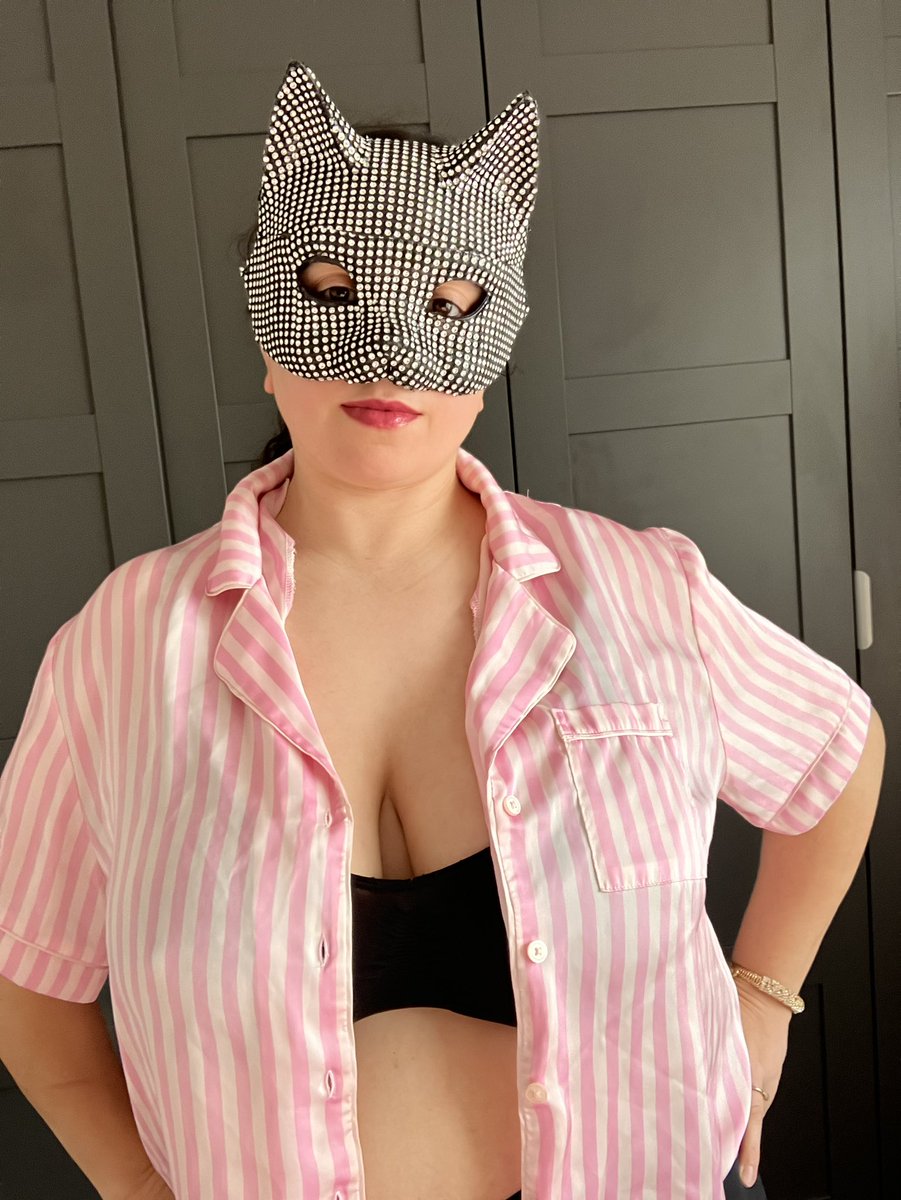hotlustymama's tweet photo. Just hanging out https://t.co/cCT5Tmmn1Q