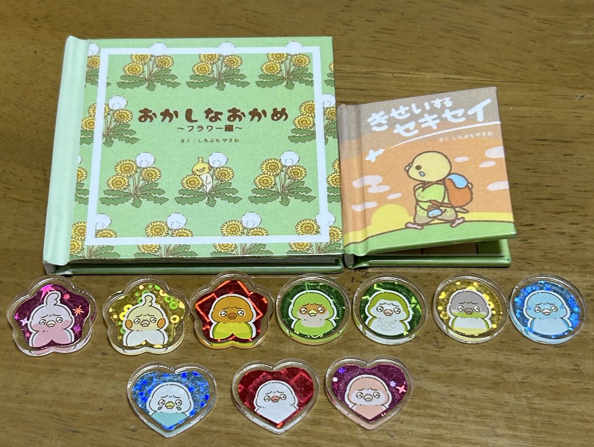 teto_bird's tweet photo. 友達の展示見に行くついでに他のとこ見てたらかわいすぎるのあって！！
お友達が豆本とおはじきシール買って渡してくれました、
豆本いっこ自分でも買ったけど、
カードも売ってたら絶対買うくらいかわいい https://t.co/y1qJPQBpYF
