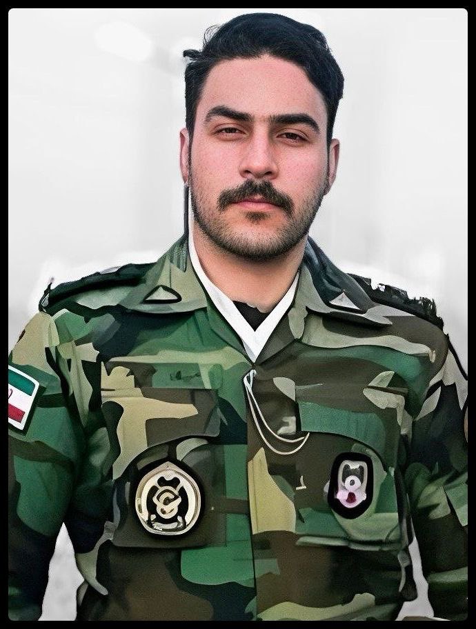 Aryammehr_2's tweet photo. از ارتشی های باشرفی که شب فراخوان  به فرمان رضاشاه دوم اومد به خیابون و با چهارگلوله جنگی توسط مزدوران جمهوری اسلامی کشته شد
فرزند ایران و جان فدای میهن  
جاویدنام #میلاد_معظمی_گودرزی https://t.co/xTpvZM6gk9